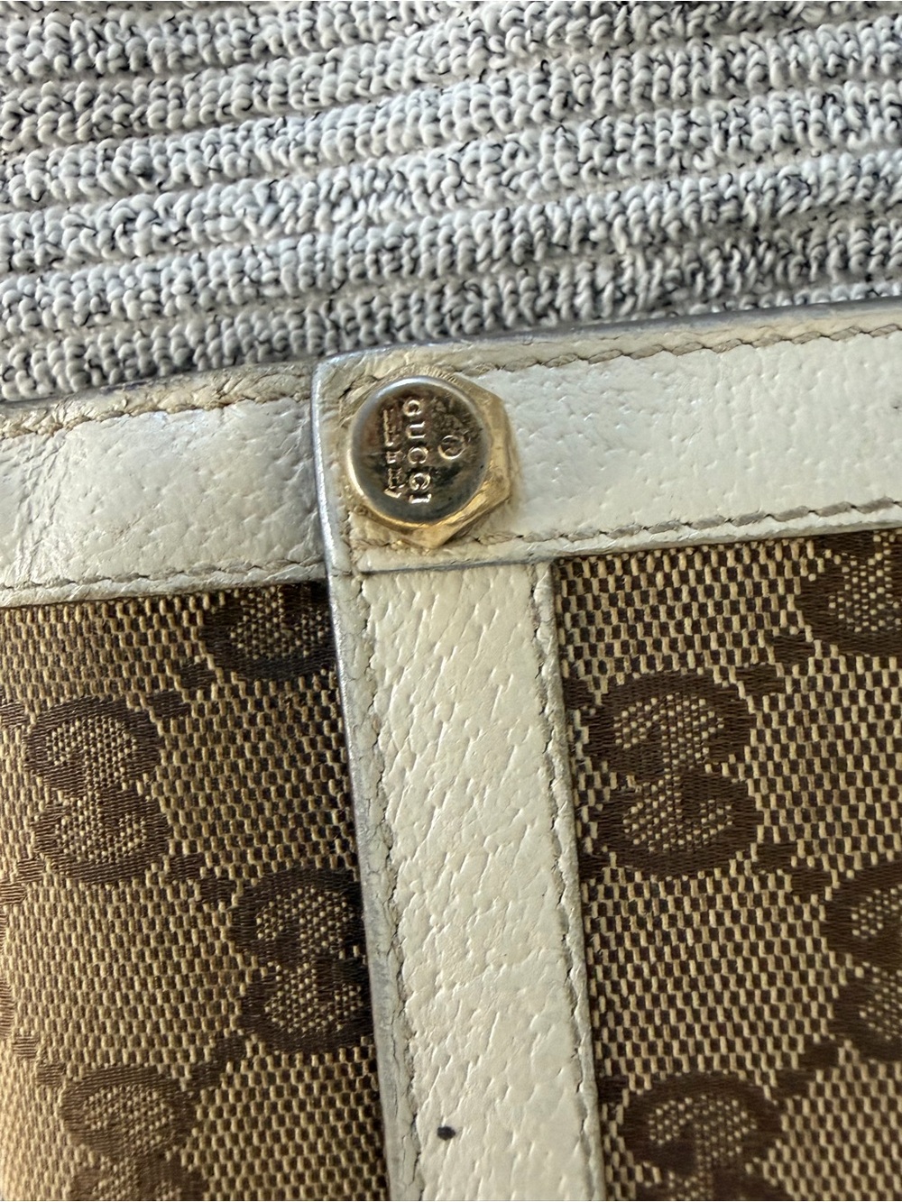 Authentic Gucci Beige GG Canvas Continental Wallet with White Trim - Picture 5 of 13